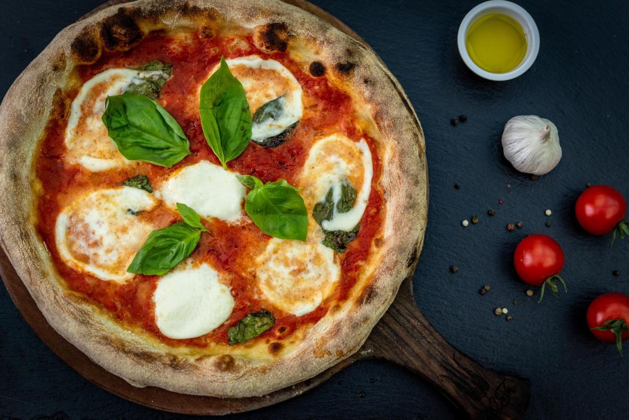 Spa Hotel Dvoretsa Velingrad Exterior foto Pizza Margherita