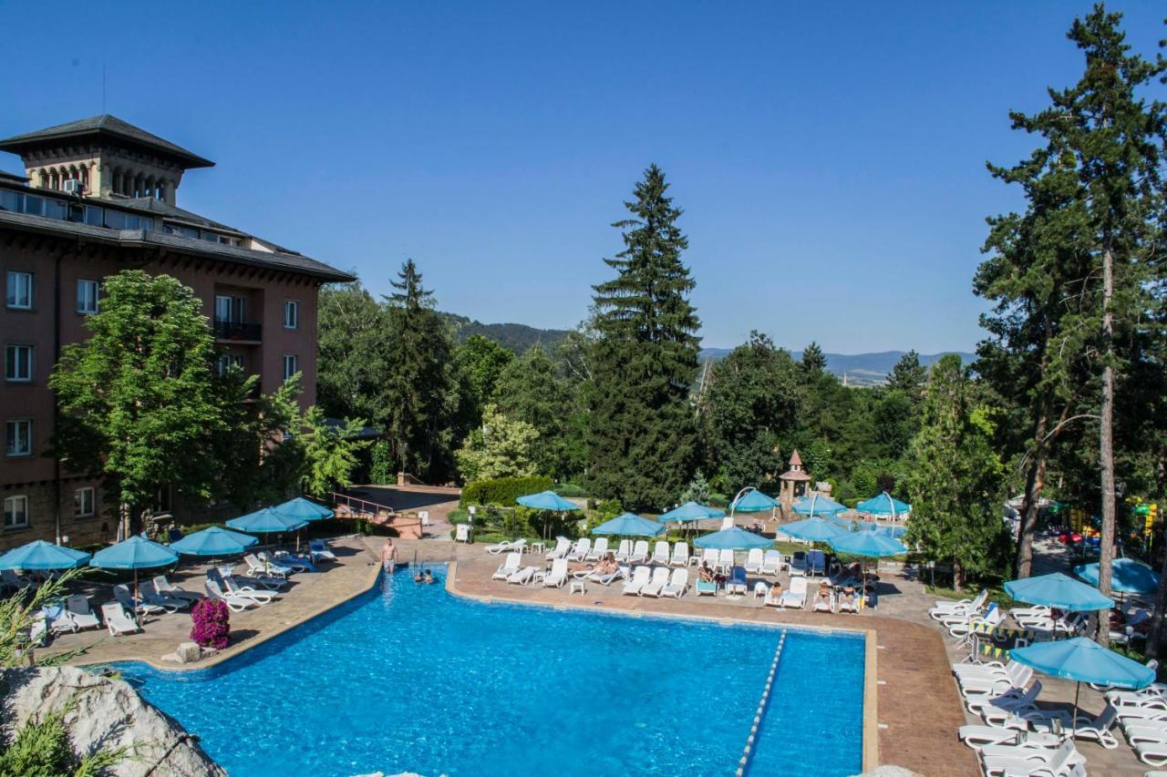 Spa Hotel Dvoretsa Velingrad Exterior foto The swimming pool at the hotel