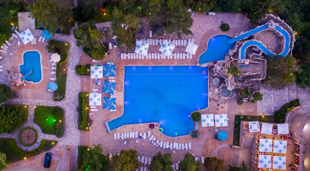 Spa Hotel Dvoretsa Velingrad Exterior foto Aerial view of the resort