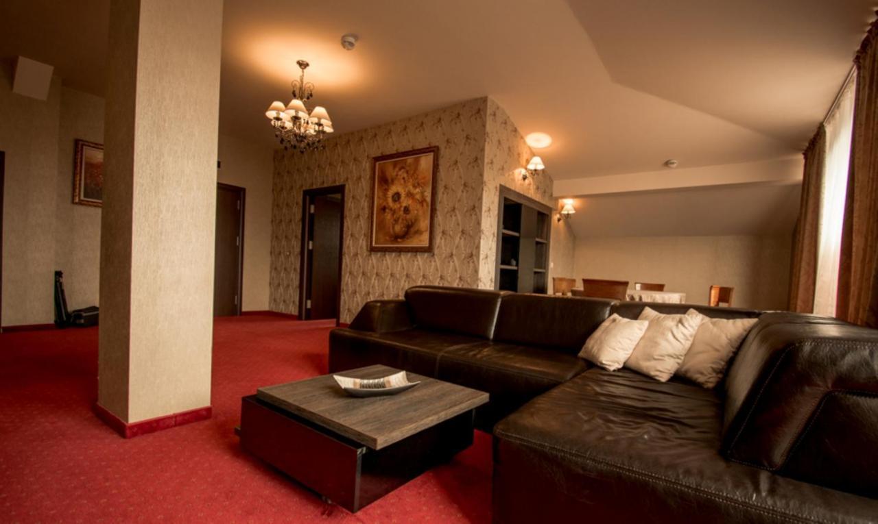 Spa Hotel Dvoretsa Velingrad Exterior foto A suite at the hotel