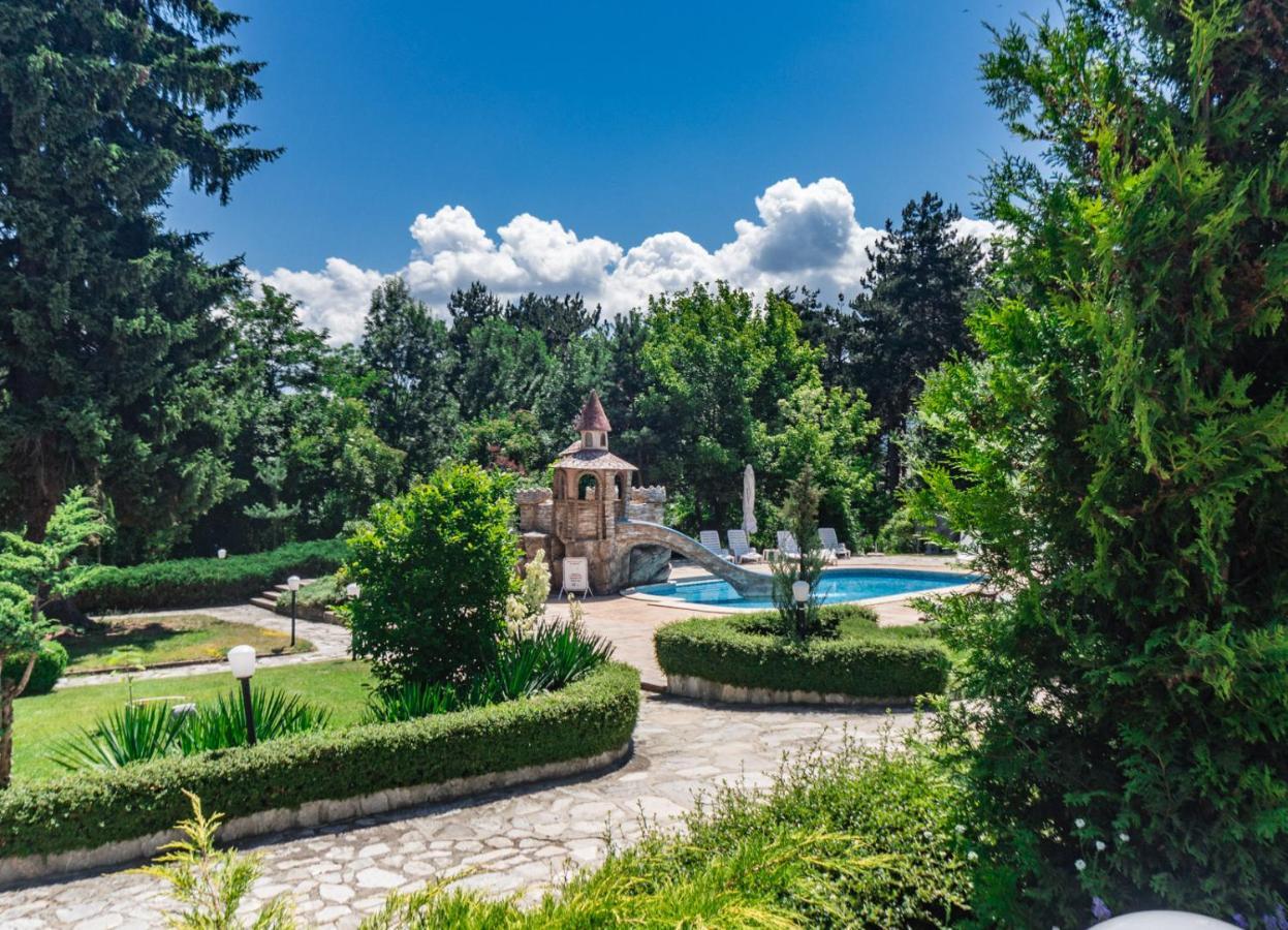 Spa Hotel Dvoretsa Velingrad Exterior foto The swimming pool at the spa