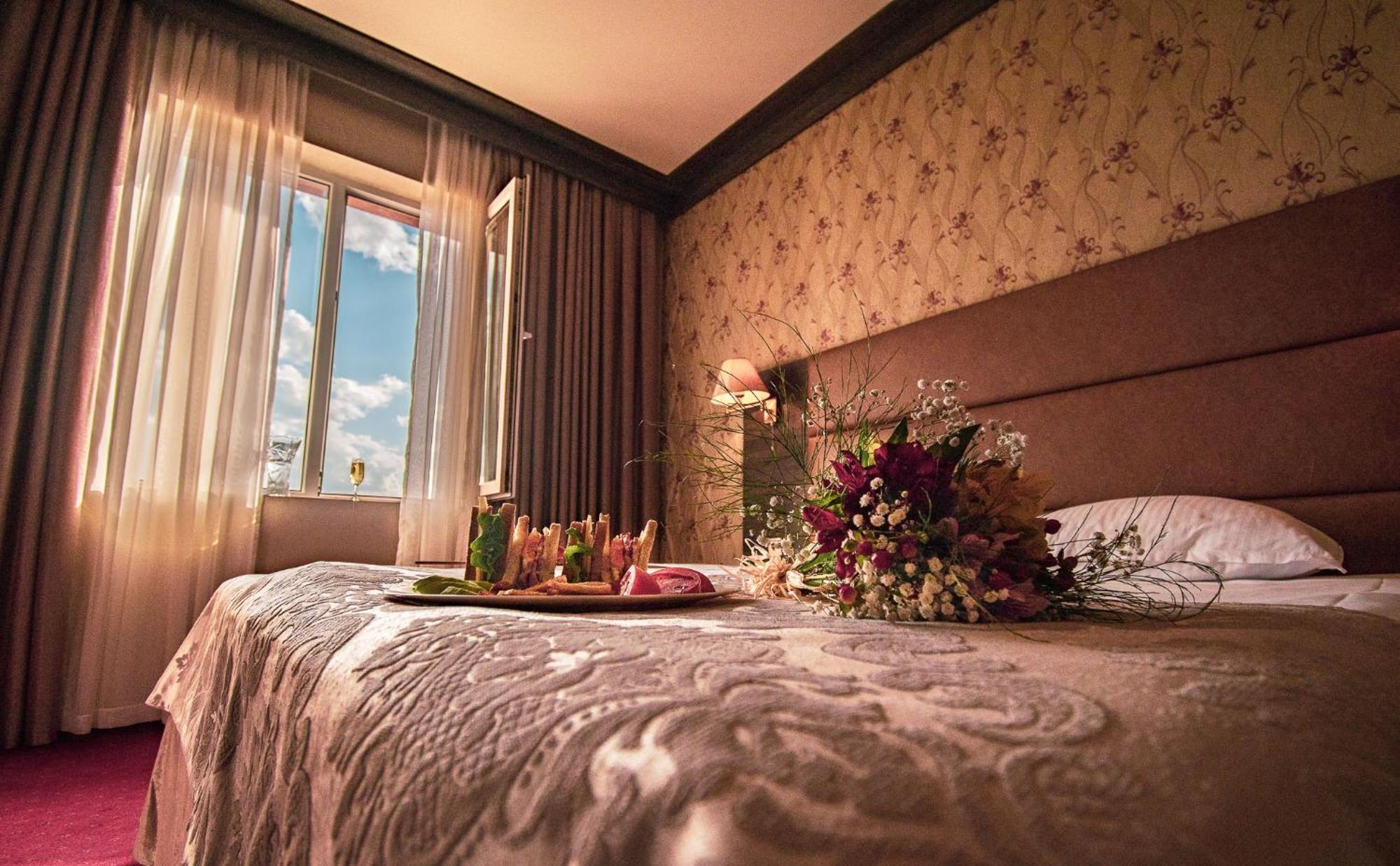 Spa Hotel Dvoretsa Velingrad Exterior foto A bedroom
