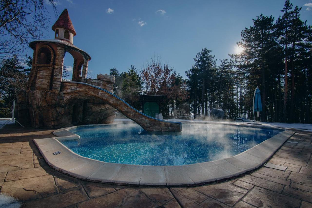 Spa Hotel Dvoretsa Velingrad Exterior foto The outdoor thermal pool