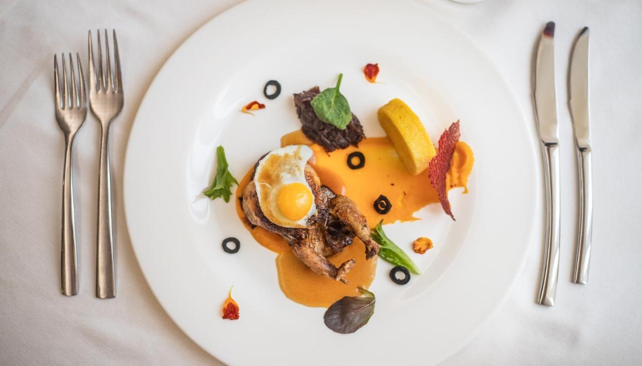 Spa Hotel Dvoretsa Velingrad Exterior foto A plate of food